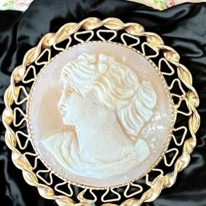 VTG Catamore 1/20 12K Gold Filled Cameo Brooch Carved Shell Signed 1.2 Diameter